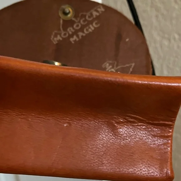 1970’s TRUE VINTAGE MOROCCAN HAND-TOOLED LEATHER MINI CROSSBODY PURSE - Picture 7 of 8